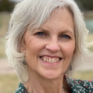Lorie Regier's headshot