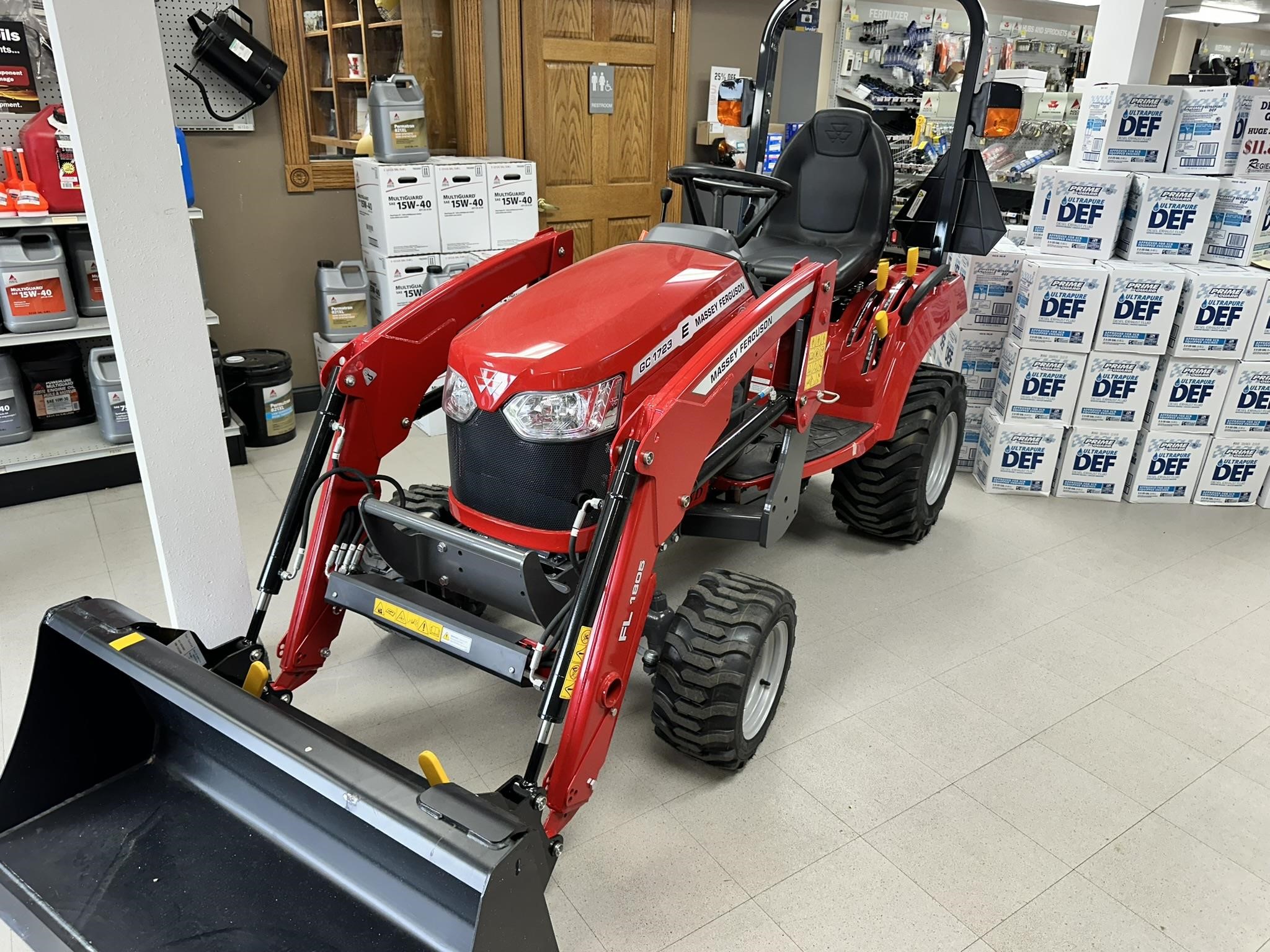 2024 Massey Ferguson GC1723E