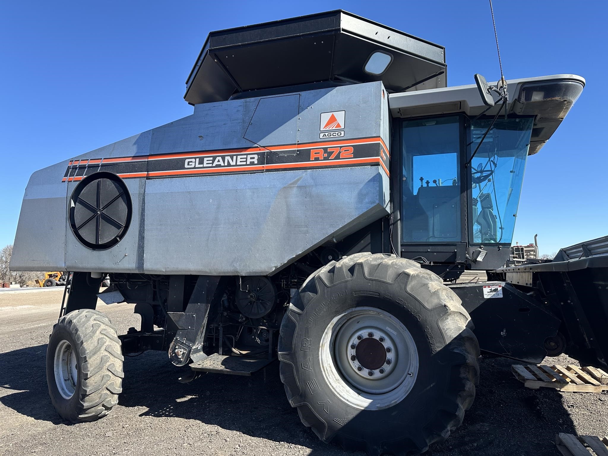 1994 Gleaner R72